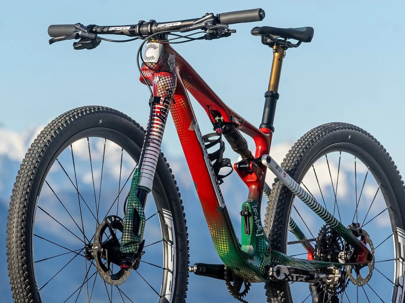 Aldridge will race again with Fox's electronic shock absorber in the World Championships: Cannondale unveils its customized Scalpel bikes