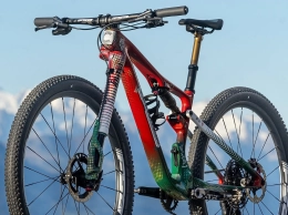 Aldridge will race again with Fox's electronic shock absorber in the World Championships: Cannondale unveils its customized Scalpel bikes