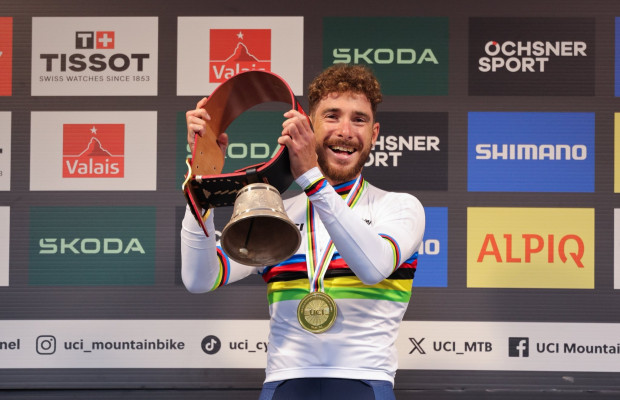Koretzky remonta en la última vuelta y le gana el Mundial XCC a Blevins en la línea de meta
