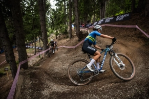 In detail, the World Champion's bike: Jenny Rissveds' Canyon Lux WC CFR