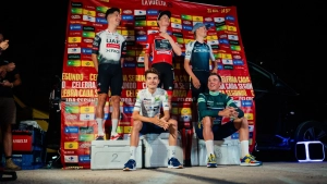 Pidcock's mother was the one who came up with the improvised podium for La Vuelta