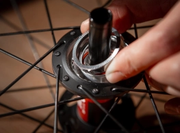 The new DT Swiss DF kit improves suspension performance and reduces pedal kickback
