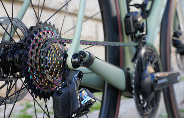 SRAM toma acciones legales contra la UCI por la limitación de desarrollos
