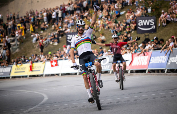Koretzky debuts the rainbow jersey by winning the Short Track in Lenzerheide