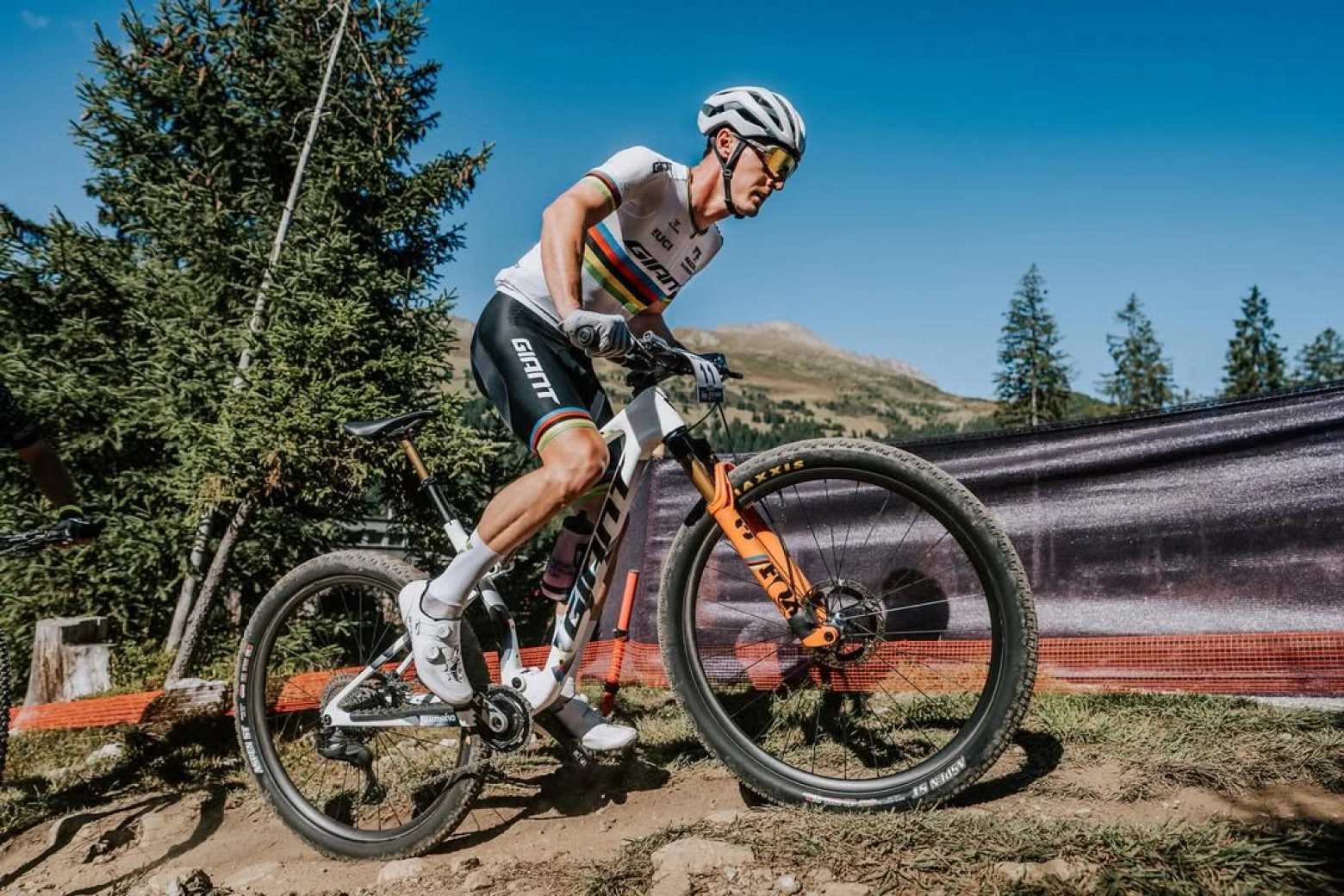 Hatherly vence com uma exibição autêntica na despedida de Nino Schurter