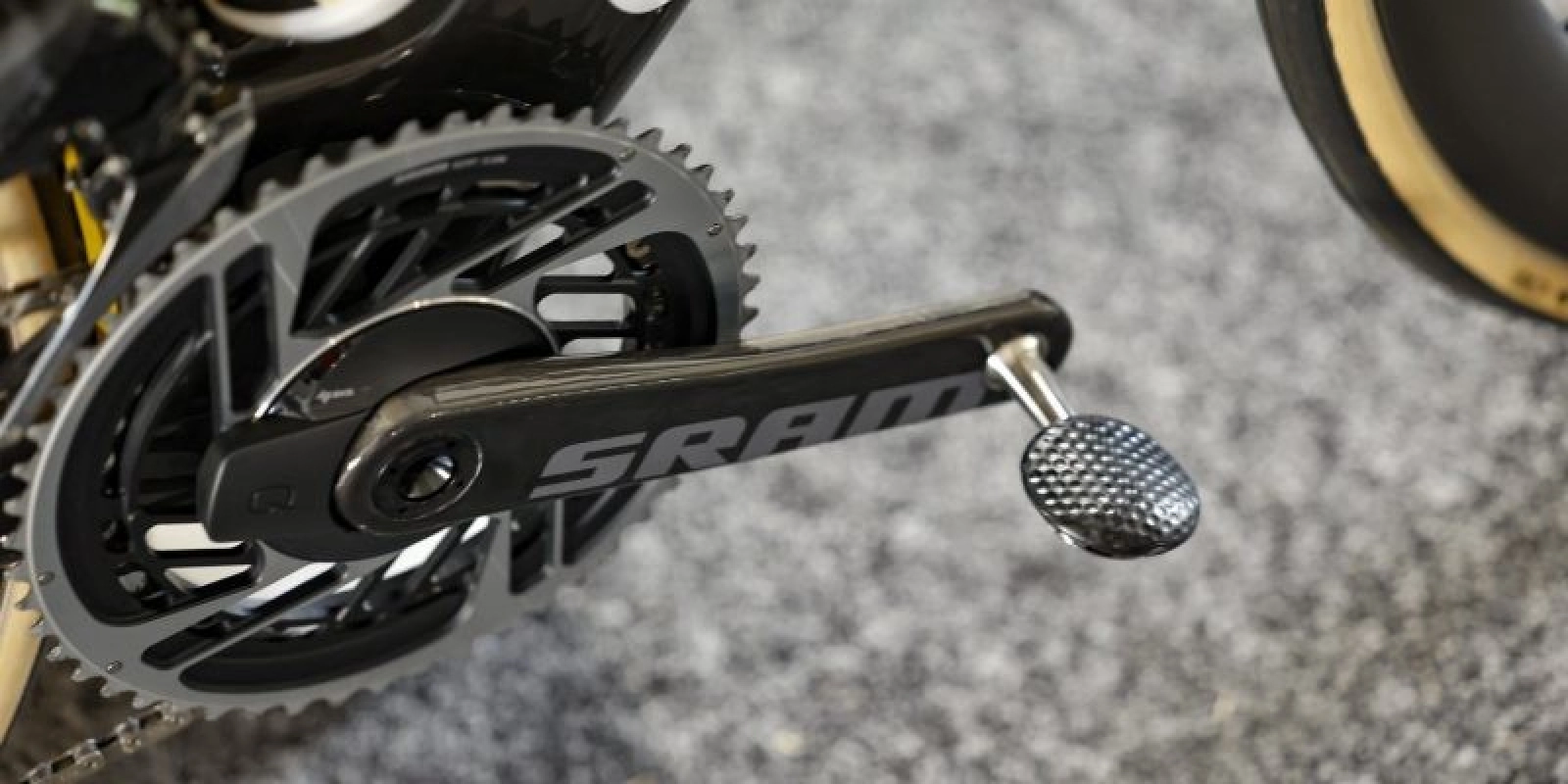 La UCI responde que "está desconcertada" por la denuncia de SRAM