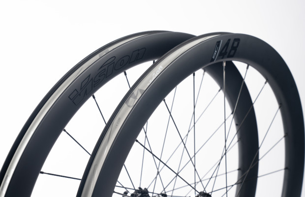New Vision SC 48 i25: fast for road and gravel with a competitive price