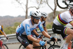 Alex Dowsett da positivo en Covid-19 y aplaza su intento al récord de la hora