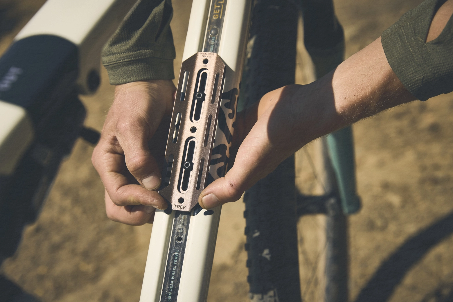 "Más rápida que una MTB en asfalto y más cómoda que una gravel en senderos": así es la nueva Trek CheckOUT
