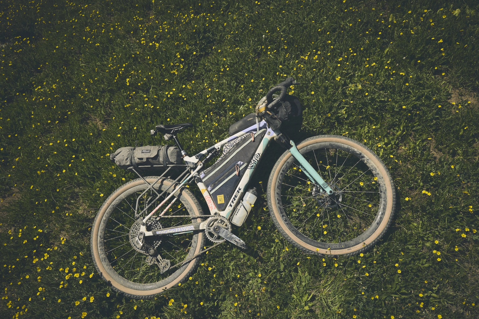 "Más rápida que una MTB en asfalto y más cómoda que una gravel en senderos": así es la nueva Trek CheckOUT