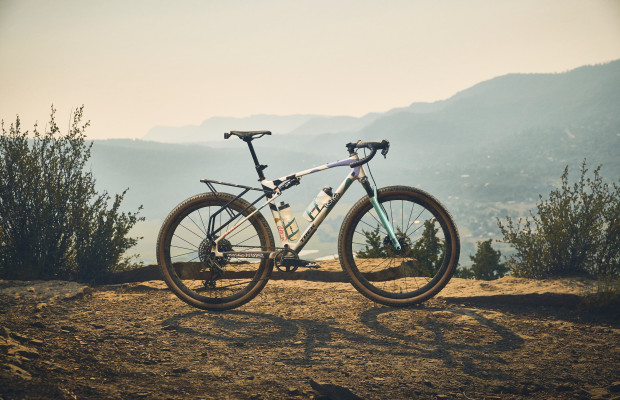 "Más rápida que una MTB en asfalto y más cómoda que una gravel en senderos": así es la nueva Trek CheckOUT