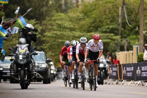 Pogacar does it again: attack at 100 km from the finish line and rainbow jersey at the 2025 Kigali World Championships