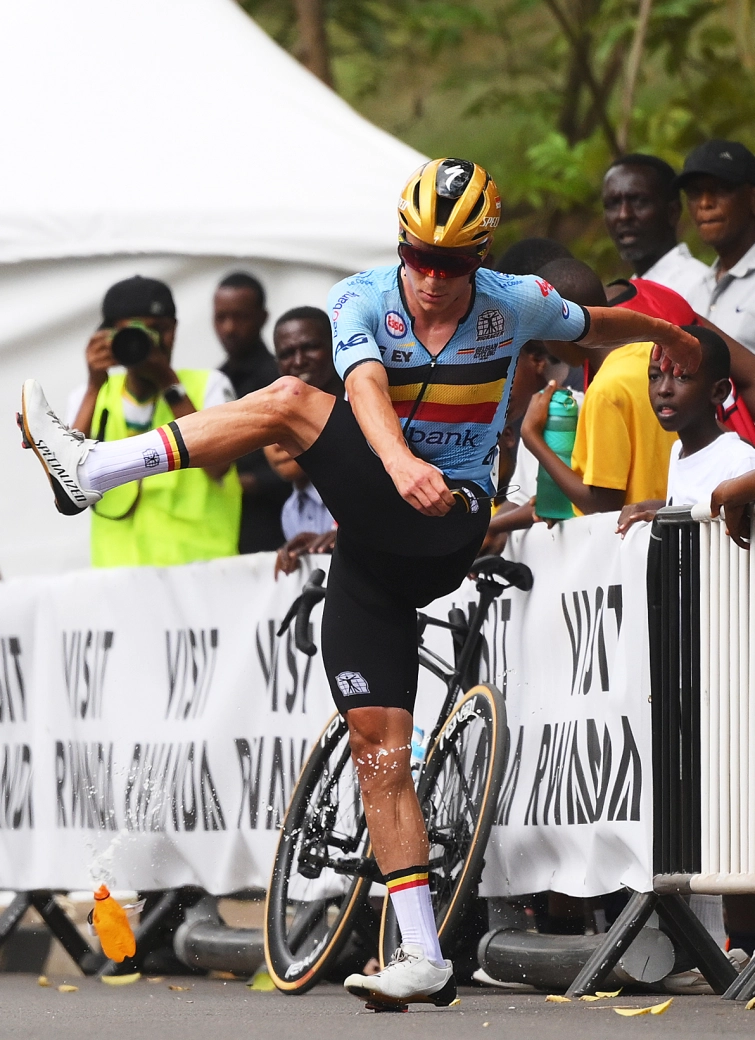 Pogacar le fait encore: attaque à 100 km de l'arrivée et maillot arc-en-ciel au Championnat du Monde de Kigali 2025