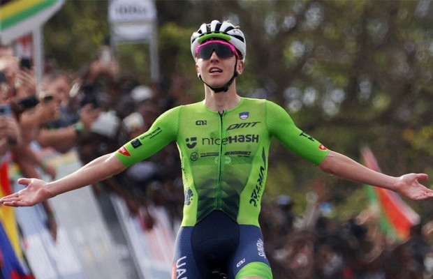 Pogacar faz de novo: ataque a 100 km da meta e maillot arco-íris no Mundial de Kigali 2025