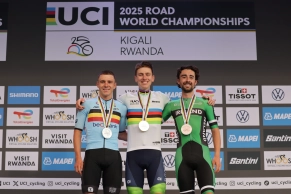 "You doubt a little, but you have to keep moving forward and hope for the best": Pogacar explains how he won his second rainbow jersey