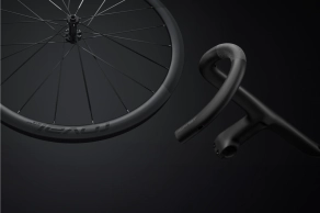 Specialized presents the Alpinist CLX III wheels with carbon spokes and the new Alpinist Cockpit II handlebar