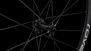 Specialized presents the Alpinist CLX III wheels with carbon spokes and the new Alpinist Cockpit II handlebar