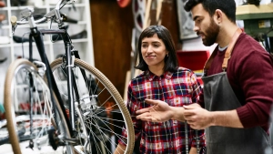 Acheter votre vélo dans un magasin physique change tout : des réductions spéciales, la confiance, un groupe pour toujours...