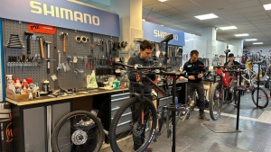Acheter votre vélo dans un magasin physique change tout : des réductions spéciales, la confiance, un groupe pour toujours...