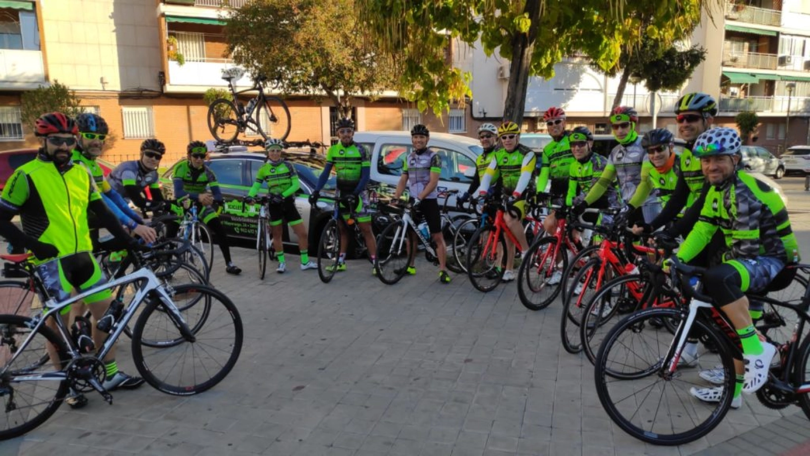 Comprar tu bici en una tienda física lo cambia todo: descuentos especiales, confianza, una grupeta para siempre…