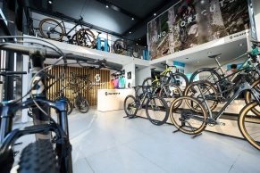 Acheter votre vélo dans un magasin physique change tout : des réductions spéciales, la confiance, un groupe pour toujours...