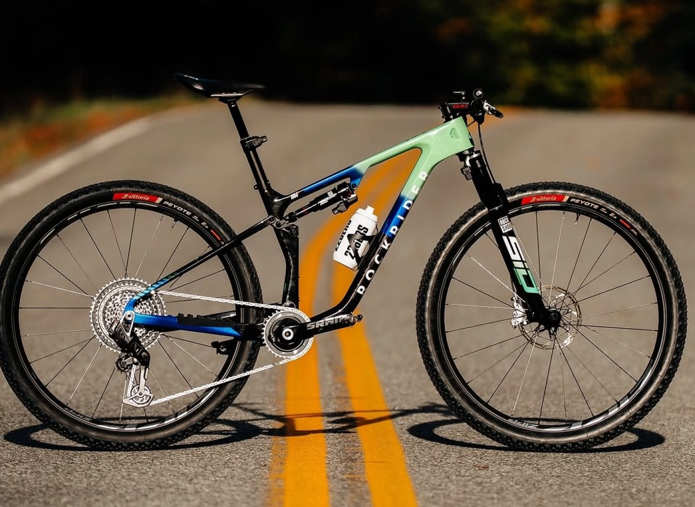 La Rockrider RACE 904S estrena colores para cerrar la Copa del Mundo XCO