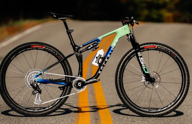 La Rockrider RACE 904S estrena colores para cerrar la Copa del Mundo XCO