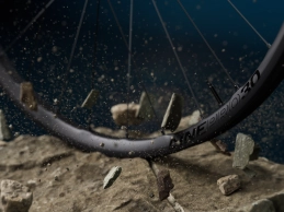 Nuevas ruedas Bontrager Line Pro 30 en carbono y aluminio: más absorción, menos fatiga y mas resistentes