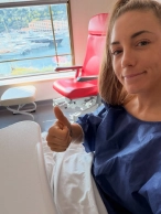 Pauline passe par la salle d'opération profitant de sa fin de saison anticipée
