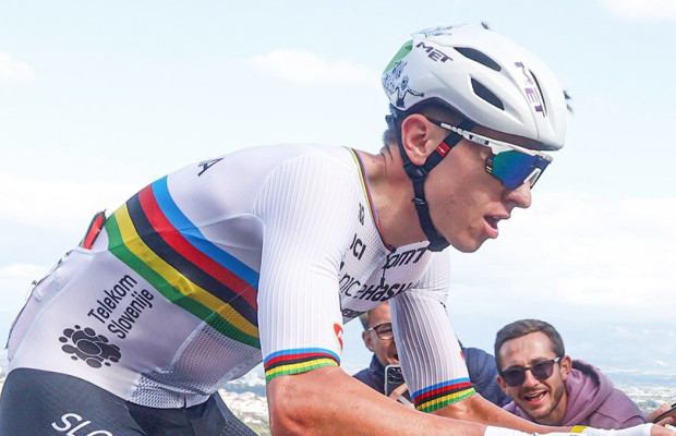 Como ele quis e onde ele quis. Tadej Pogacar também vence o Campeonato Europeu