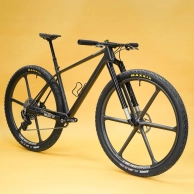 Roues de 32", précision artisanale et 9,6 kg : voici le nouveau Bike Ahead Project 32