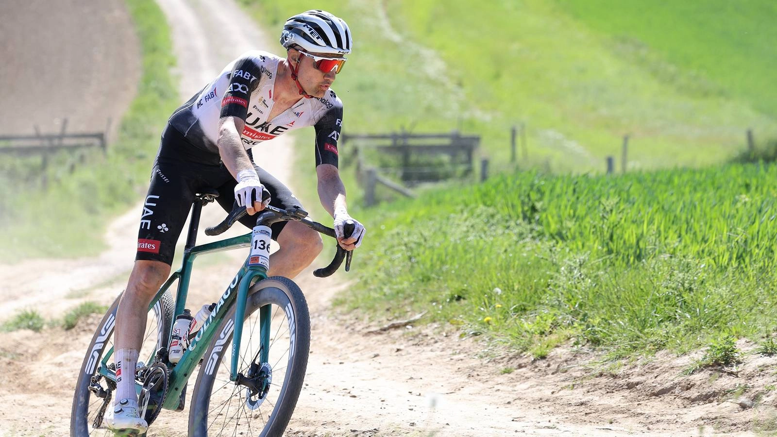 Tom Pidcock goes for the rainbow jersey at the 2025 Gravel World Championships