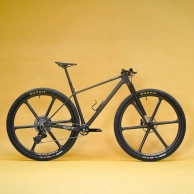 Roues de 32", précision artisanale et 9,6 kg : voici le nouveau Bike Ahead Project 32