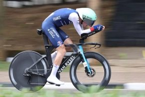 It says that Cervélo or Specialized bikes are faster than Van Rysel, and the brand invites him to check it