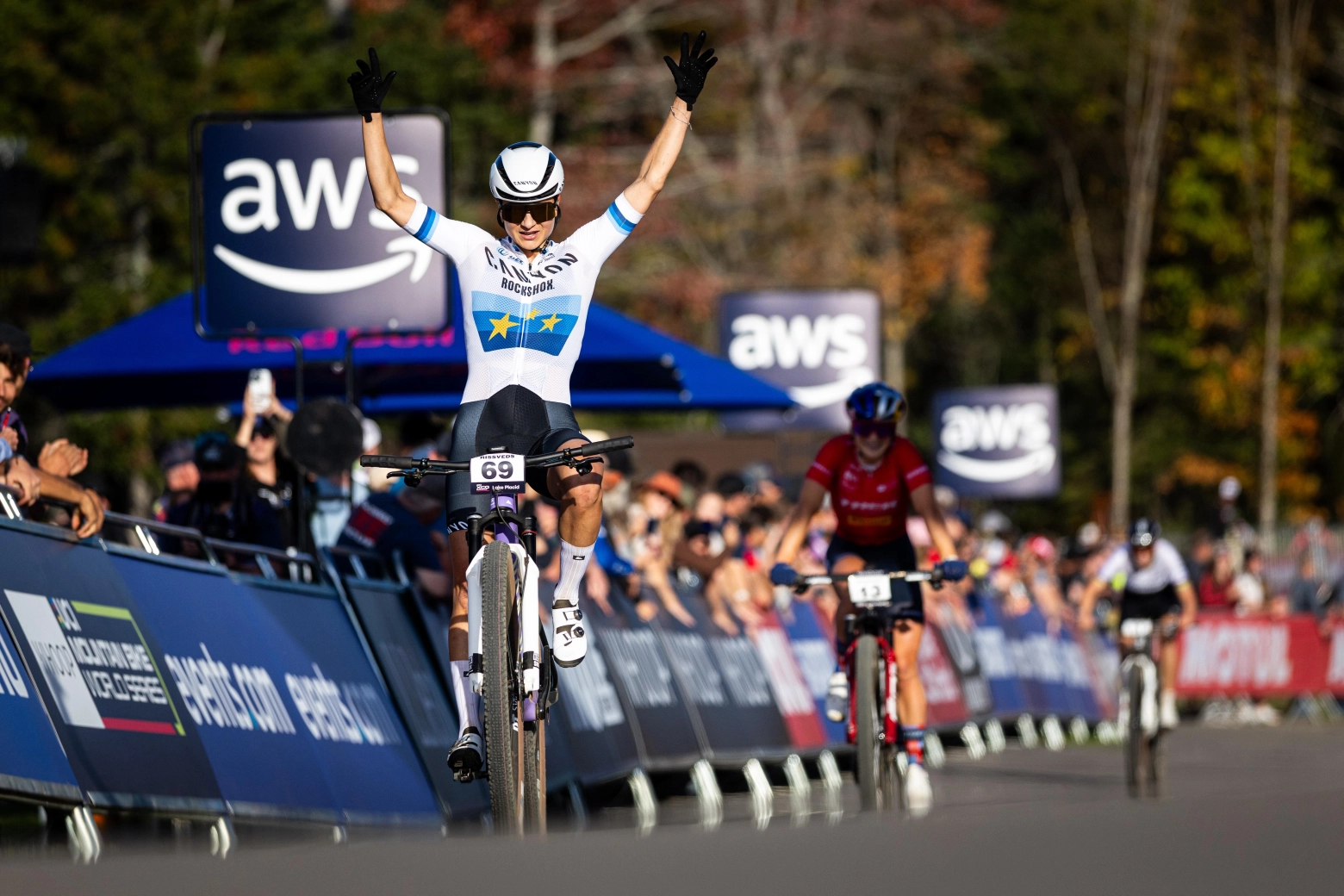 Jenny Rissveds wins with a devastating attack the XCC of Mont-Sainte-Anne, Evie Richards takes the overall classification of the event