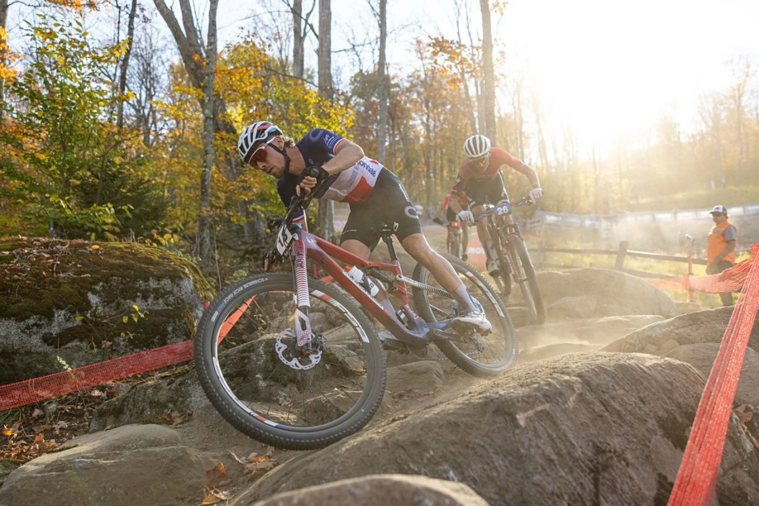 Luca Martin wins the XCC of Mont-Sainte-Anne with the help of his teammate