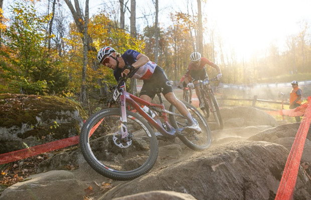 Luca Martin wins the XCC of Mont-Sainte-Anne with the help of his teammate
