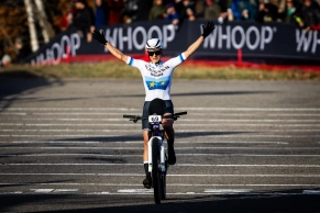 Jenny Rissveds gana con un demoledor ataque el XCC de Mont-Sainte-Anne, Evie Richards se lleva le General de la modalidad