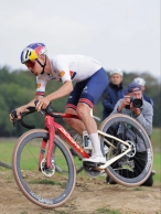 Florian Vermeersch exchanges silver for the rainbow at the 2025 Gravel World Championship