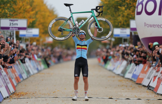 Florian Vermeersch échange l'argent contre l'arc-en-ciel au Championnat du Monde de Gravel 2025
