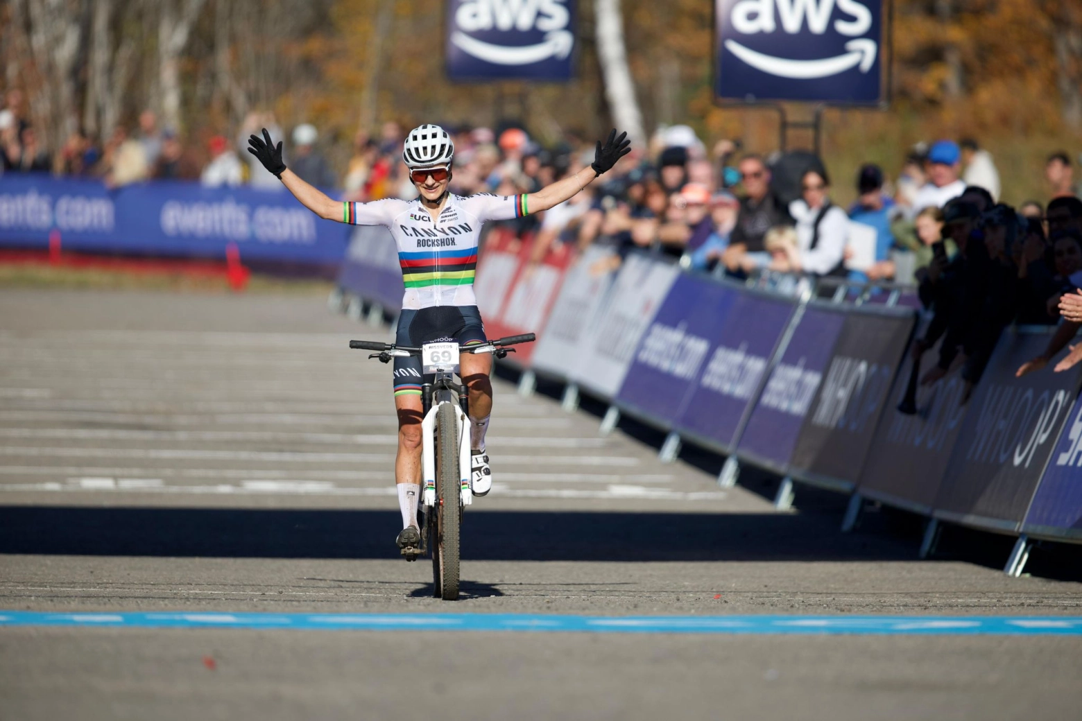 Jenny Rissveds arrasa en Mont-Sainte-Anne y Maxwell gana la Clasificación General