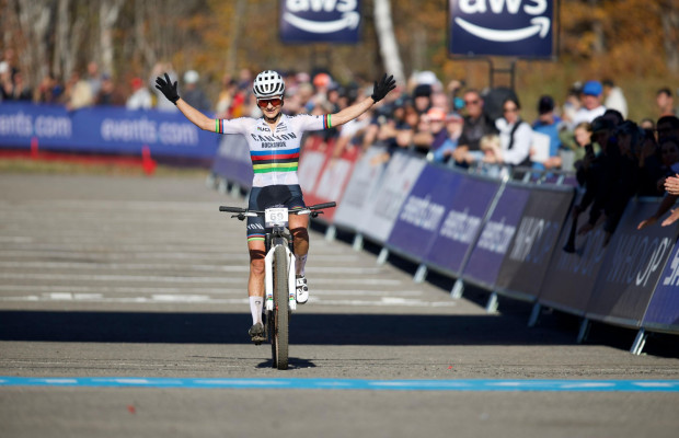 Jenny Rissveds arrasa en Mont-Sainte-Anne y Maxwell gana la Clasificación General