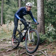 Equipamento essencial para pedalar no inverno