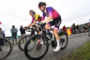 This Spanish cyclist has been expelled from the Tour de Mentougou for a post on Strava
