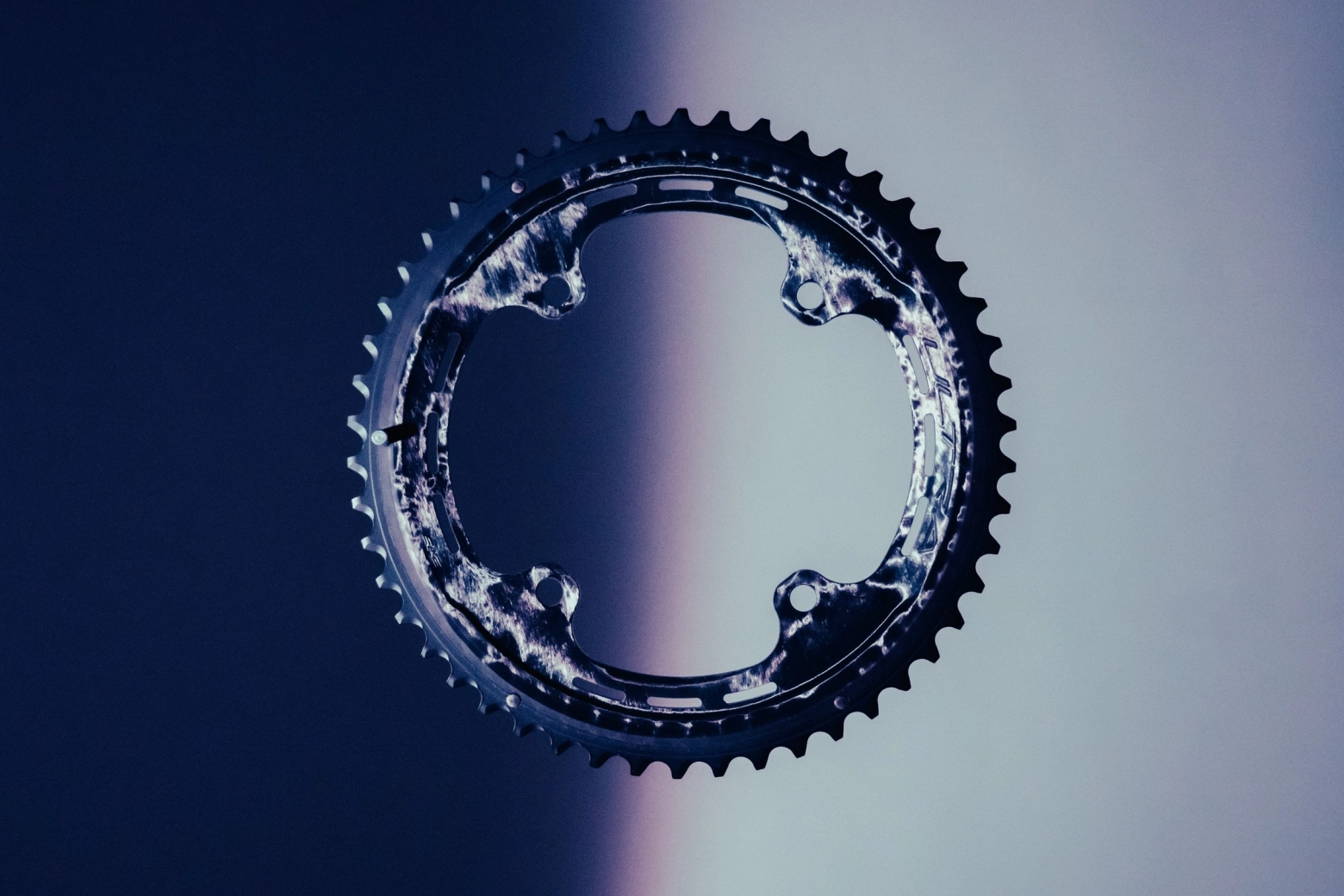 Would you spend more than 1,000€ to save 81g? The Campagnolo Super Record 13 ULTRA takes the luxury of performance to the extreme