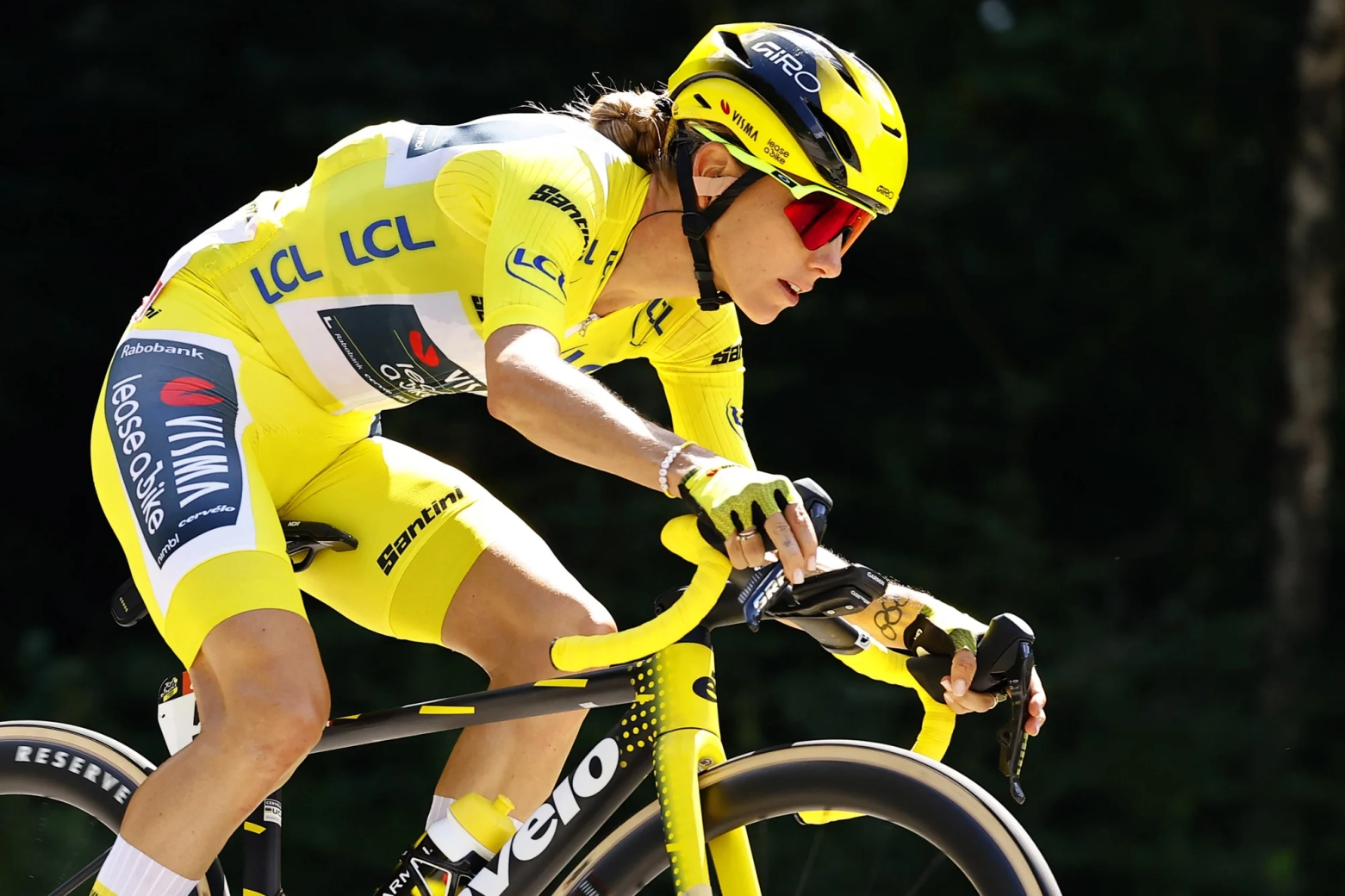 Which bike brands and components had the most victories in the Grand Tours of 2025?