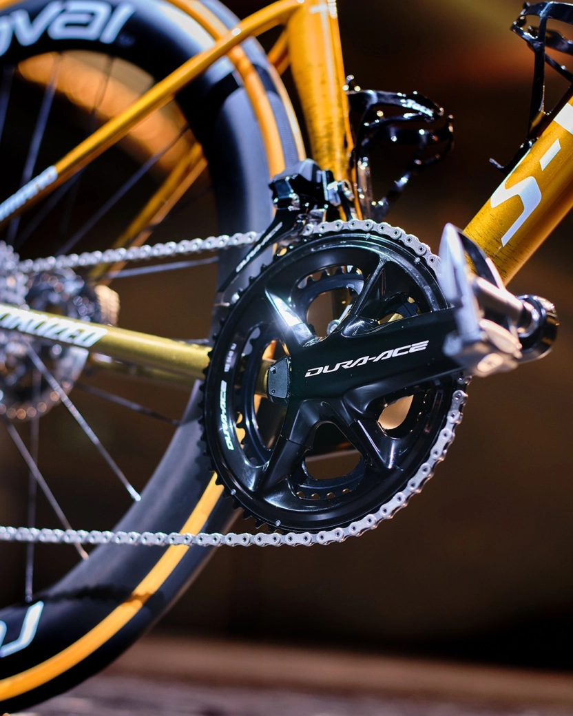 Which bike brands and components had the most victories in the Grand Tours of 2025?