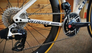 Which bike brands and components had the most victories in the Grand Tours of 2025?
