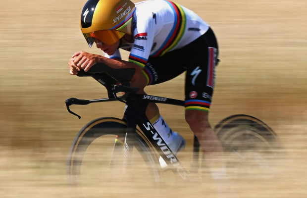 Which bike brands and components had the most victories in the Grand Tours of 2025?