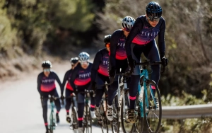 Rolling alone vs rolling in a group: what does your training gain and lose